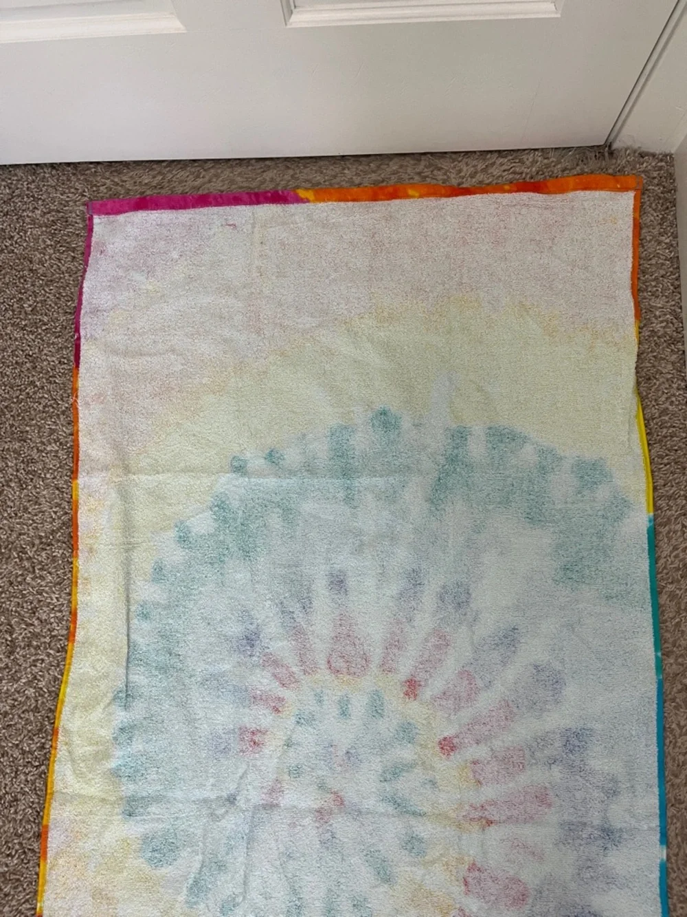Kaufman Towels Rainbow Tie Dye Spiral Beach Towel NWT 28x60 Colorful